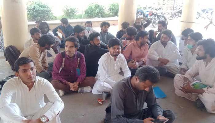 'Преокренути повећање накнада': Постдипломски студенти штрајкују глађу на Универзитету Синдх