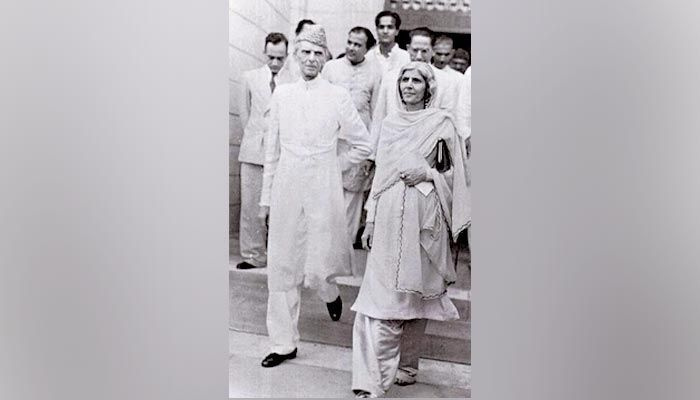 Premiärminister Imran Khan hyllar Mohtarma Fatima Jinnah på 54-årsdagen