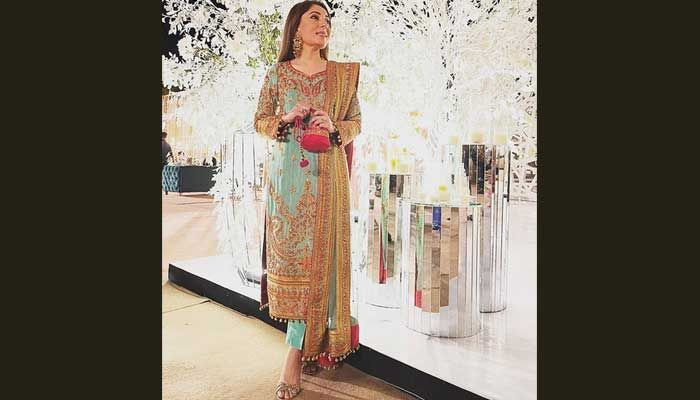 Quelle tenue de designer Sharmila Farooqi portait-elle lors du mariage de Bakhtawar ?