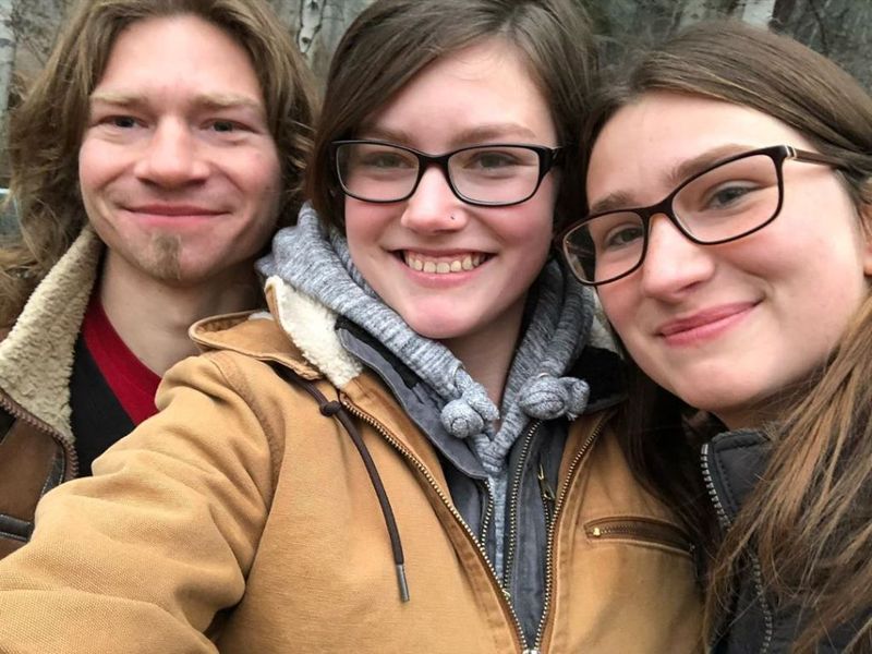 Аляскинский буш: Рейни Браун празднует 18-летие, получил особый сюрприз от братьев