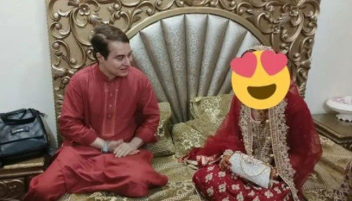 Nasir Khan Jan diu que està 'finalment' casat i comparteix una foto amb la núvia