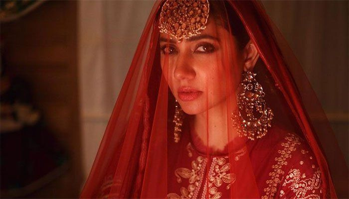 Mahira Khan guanya cors amb fotos impressionants amb vestit de núvia