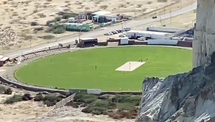 Se: Gwadars 'vackraste' cricketstadion byggd bland de taggiga bergen