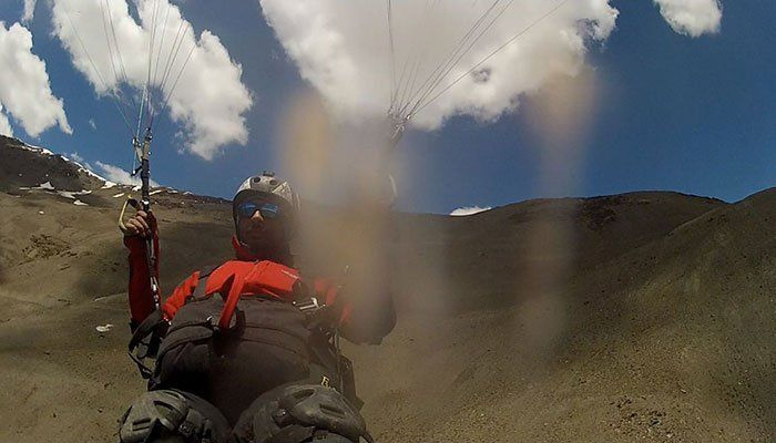 Paraglider cai para a morte em Chitral