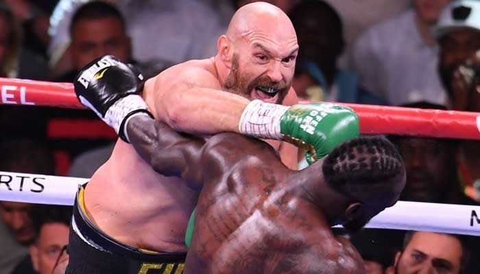 Fury slår ut Wilder för att behålla WBC-kronan i tungviktsklassikern