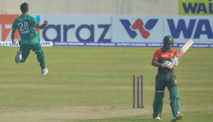 Pak vs Ban: Shahnawaz Dahani tar jomfru T20-wicket i første over