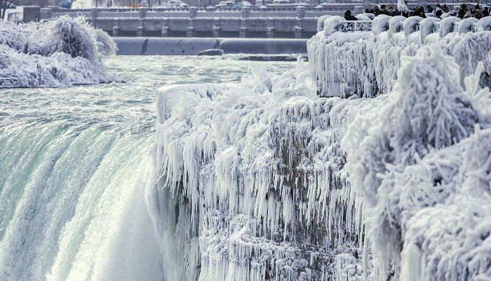 La temperatura de congelació converteix les cascades del Niàgara en un país de les meravelles hivernals