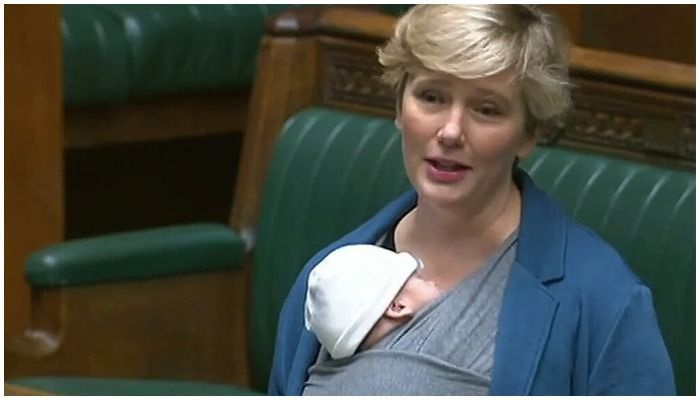 Allaitement, un député britannique s'oppose à l'interdiction des bébés de Commons