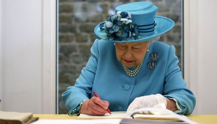 Fotos: les impressionants signatures de la família reial britànica us deixaran meravellats