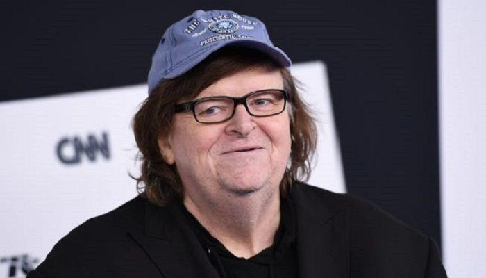 Le cinéaste Michael Moore pense que Trump simule un diagnostic de coronavirus