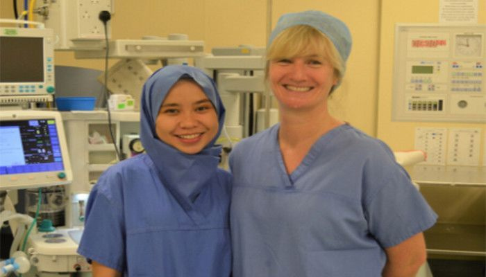 Muslimanski zdravnik v Združenem kraljestvu izumi hidžab za enkratno uporabo