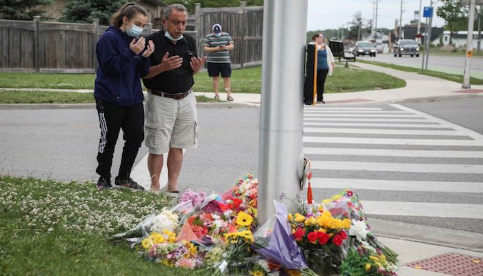 Muž podezřelý ze zabití kanadské muslimské rodiny nákladním autem motivovaným nenávistí: Policie