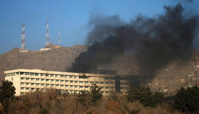Nejméně pět mrtvých při útoku ozbrojenců na hotel v Kábulu; Zachráněno 126 rukojmích