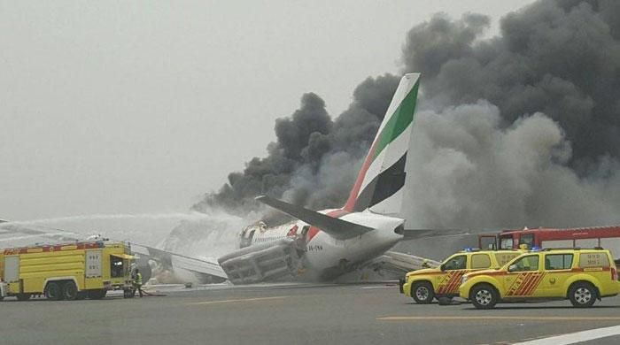 Bumagsak ang flight ng Emirates Airline sa paliparan ng Dubai