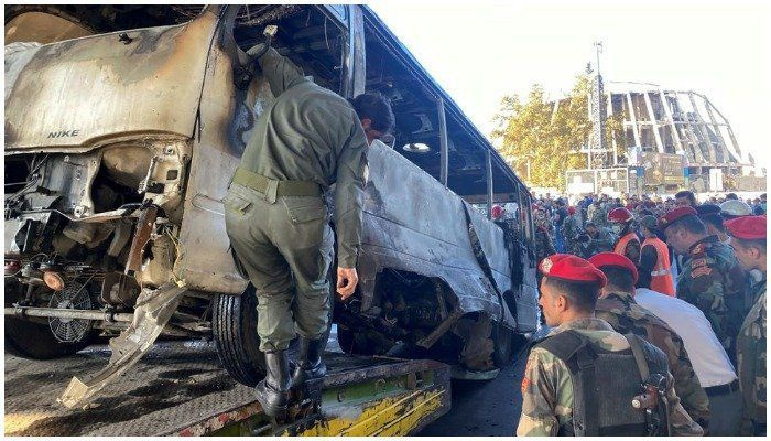13 morti mentre un'esplosione fa esplodere un autobus dell'esercito nel centro di Damasco: TV di stato siriana
