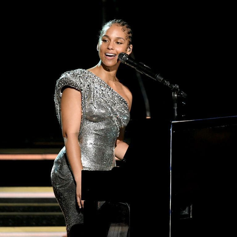 Алиша Кийс дърпа сърцата с кавър на „Someone You Loved“ на Грами 2020